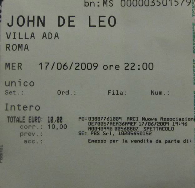 John-De-Leo---Vago-Svanendo-@-Roma---Villa-Ada-iocero-2011-12-18-23-55-45-JohnDeLeo-(800-x-600)